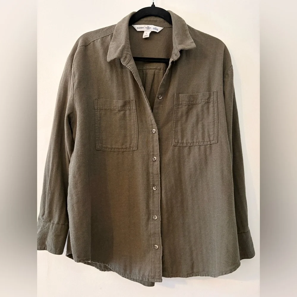 Old Navy The Boyfriend Shirt Button Down - Picture 2 of 5